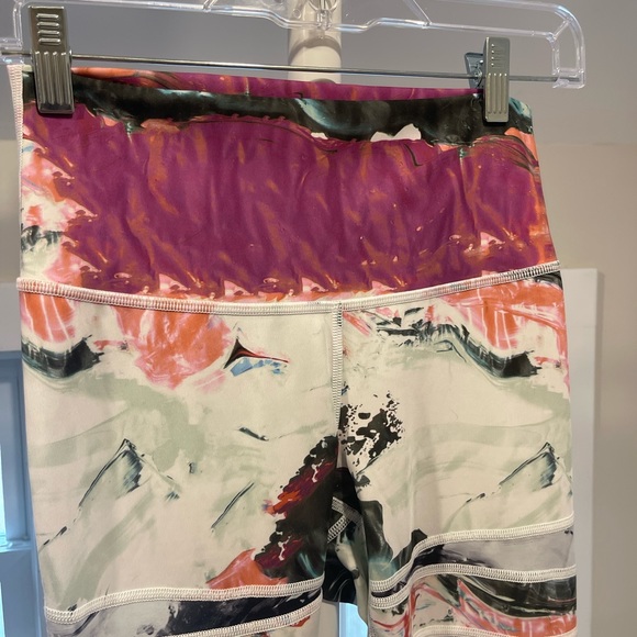 Lululemon Abstract Leggings, Size Small (missing tag) - Picture 5 of 7